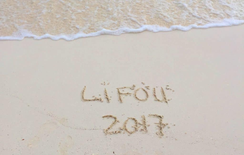 Plage de sable blanc sur l'île de Lifou dans l'archipel des îles Loyauté en Nouvelle-Calédonie