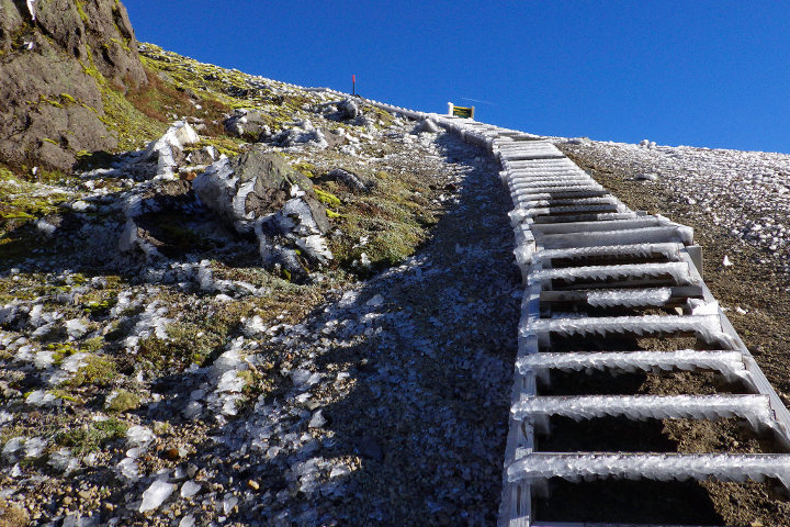 Les escaliers gelés du Taranaki à la fin de l'automne ©Martin Lopatka